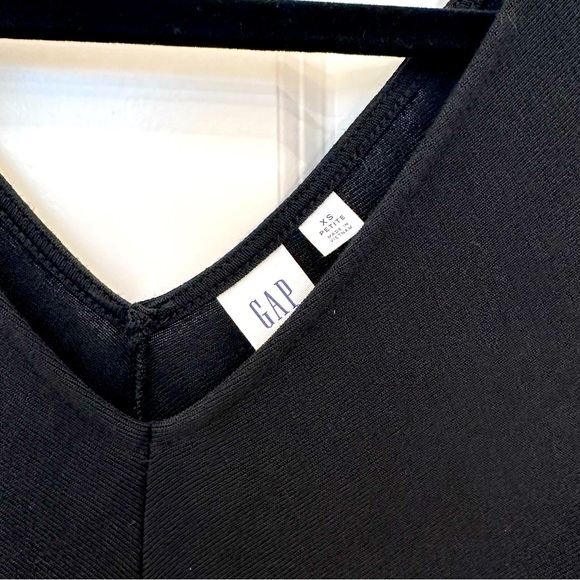 Gap double V-neck A-line top - Picture 2 of 4